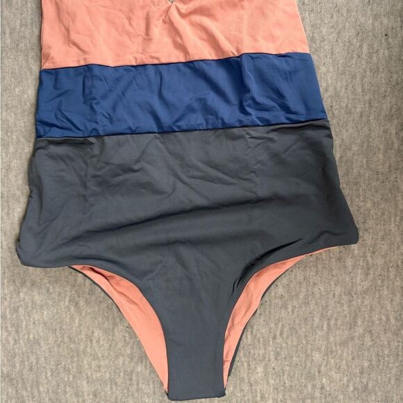 Tavik Chase Madewell Colorblock One Piece Women's Sm. Moderate Coverage Swimwear - Picture 3 of 8